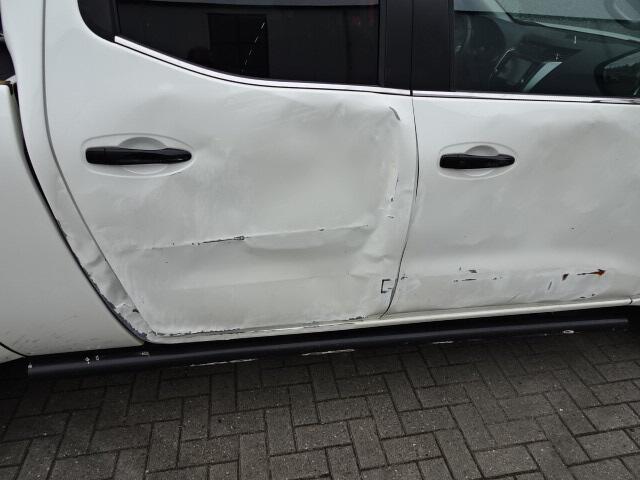 Nissan NAVARA NISSAN 2.3 190 pk 5 zitter automaat