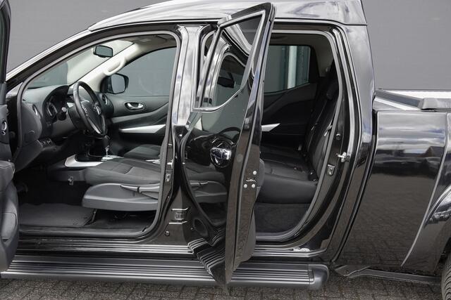 Nissan NAVARA 2.3dCi 190Pk Aut. | Double Cab | 5-Persoons | N-Connecta | 4WD | Achteruitrijcamera | Treeplanken | 18''