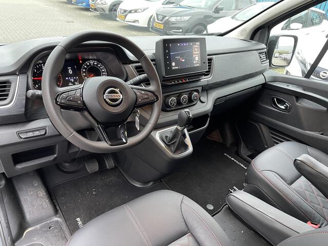 Nissan PRIMASTAR 2.0 dCi L2H1 N-Connecta Black Edition Dubbel Cabine 5-Persoons | Trekhaak | Vol-Leder | 19'' Velgen | LED | Navigatie | Camera | 2x Schuifdeur | Rijklaarprijs! (Ex. BTW/BPM)