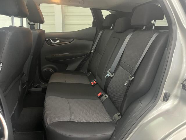 Nissan QASHQAI 1.2 N-Connecta / Dealeronderhouden / Automaat / Panoramadak / Trekhaak (1000kg) / Navigatie / Climate Control / Cruise Control /