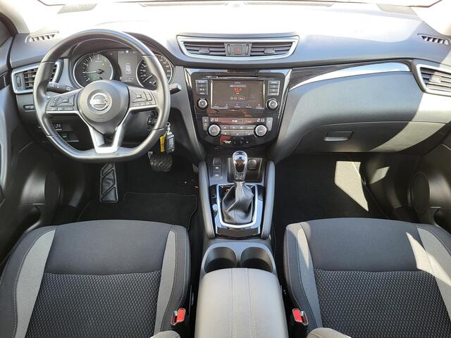 Nissan QASHQAI 1.3 MHEV Xtronic Automaat Acenta / Dealer onderhouden / Trekgewicht 1800 kg / Climate control / Verwarmde voorstoelen / Achteruitrijcamera / 17 inch velgen / Navigatie via Apple CarPlay Android / DAB /