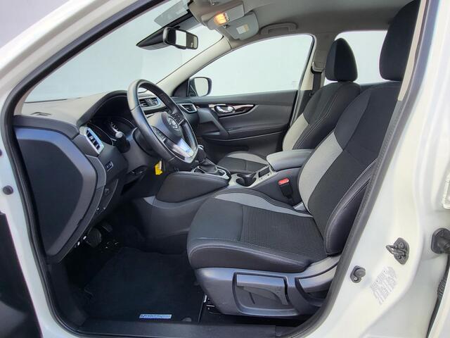 Nissan QASHQAI 1.3 MHEV Xtronic Automaat Acenta / Dealer onderhouden / Trekgewicht 1800 kg / Climate control / Verwarmde voorstoelen / Achteruitrijcamera / 17 inch velgen / Navigatie via Apple CarPlay Android / DAB /