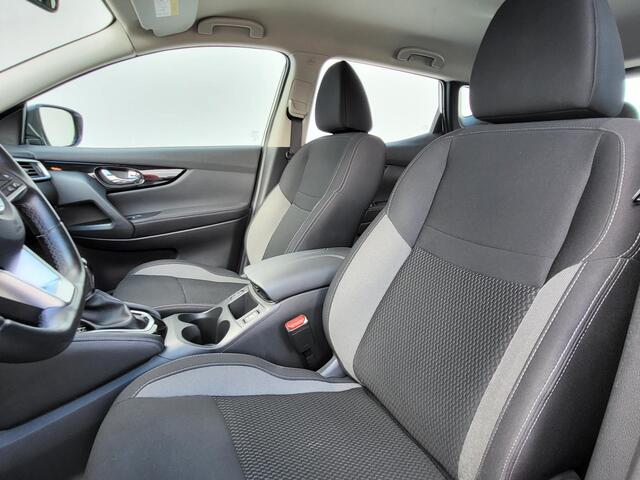 Nissan QASHQAI 1.3 MHEV Xtronic Automaat Acenta / Dealer onderhouden / Trekgewicht 1800 kg / Climate control / Verwarmde voorstoelen / Achteruitrijcamera / 17 inch velgen / Navigatie via Apple CarPlay Android / DAB /
