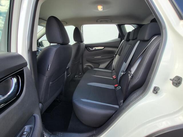 Nissan QASHQAI 1.3 MHEV Xtronic Automaat Acenta / Dealer onderhouden / Trekgewicht 1800 kg / Climate control / Verwarmde voorstoelen / Achteruitrijcamera / 17 inch velgen / Navigatie via Apple CarPlay Android / DAB /