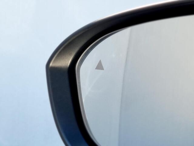 Nissan QASHQAI 1.3 MHEV Tekna / Trekhaak ( 1.400 KG ) / All season banden / Panoramadak / Elektrische kofferbak / Elektrisch verstelbare bestuurdersstoel