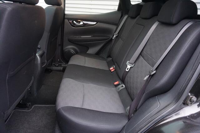 Nissan QASHQAI 1.2 N-Connecta Airco / Navi / Camera / Glazen dak / Parkeers. / Trekhaak / NAP