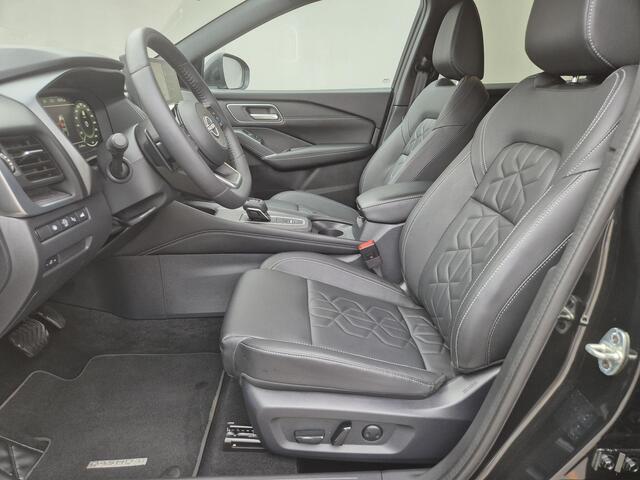 Nissan QASHQAI 1.3 MHEV Xtronic Tekna Black Edition Automaat / Nieuw Model / facelift / Cold pack / HUD / Elektrische achterklep / Stuur-,Stoel en Voorruitverwarming / Rondomzicht camera / Trekgewicht 1800 kg /