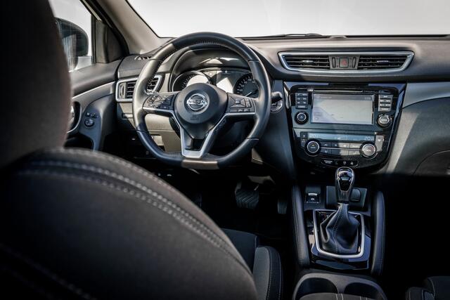 Nissan QASHQAI 1.2 N-Connecta Automaat I 1e Eig. I Dealer Onderh. I Trekhaak | Panoramadak