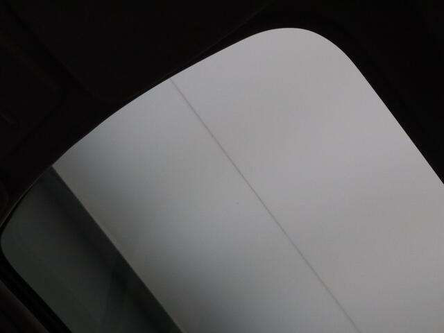 Nissan QASHQAI 140pk DIG-T Premium Edition 360° Camera | Cruise | Parkeersens. v+a | Stoelverw. | Trekhaak | Panoramadak