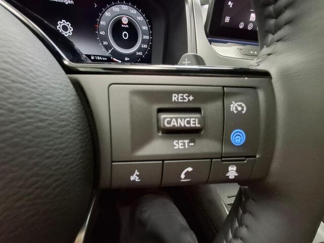 Nissan QASHQAI 1.3 MHEV Xtronic Tekna Plus / 1800kg Trekgewicht / Panoramadak / Lederen Bekleding / Bose Audio / Elektrische Stoelen met Geheugen / Google Maps Navigatie / Stoel- en Stuurverwarming / Verwarmde Voorruit / 360 Graden Camera /