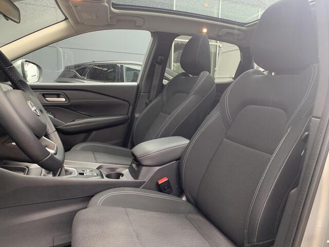 Nissan QASHQAI 1.3 MHEV Acenta | Panoramisch glazendak | Adaptieve cruise control | Trekhaak