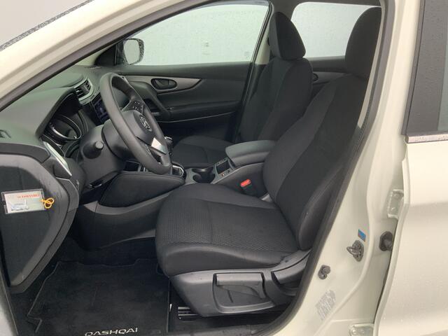 Nissan QASHQAI 1.3 DIG-T Visia A SUV Airco Cruise Groot Scherm Navi Camera Alu Velg TredePLank Euro 6 MPV 141 pk Trekhaak 1300 kg