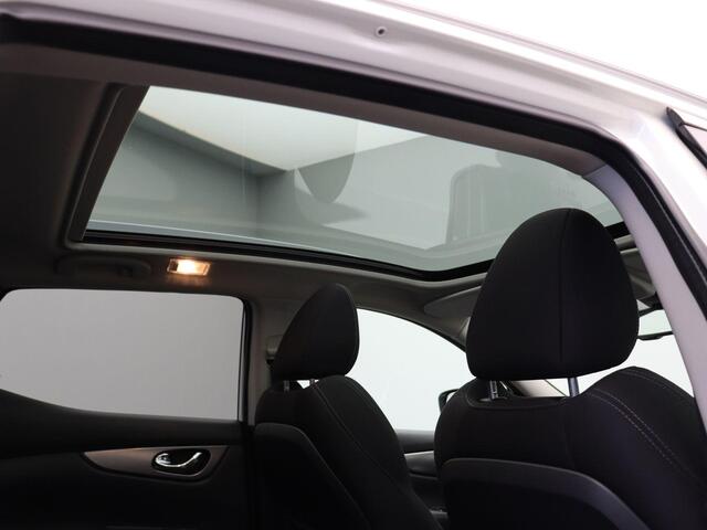 Nissan QASHQAI 158pk DIG-T N-Connecta | Panoramadak | Rondomzicht Camera | Trekhaak | Apple Carplay & Android Auto |