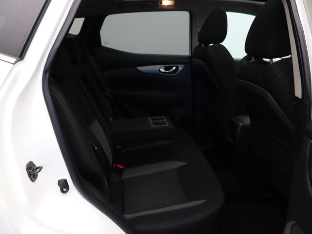 Nissan QASHQAI 158pk DIG-T N-Connecta | Panoramadak | Rondomzicht Camera | Trekhaak | Apple Carplay & Android Auto |