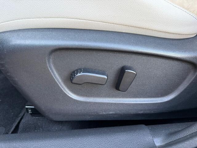 Nissan QASHQAI 1.6 Tekna 17" *Trekhaak & Stoelverwarming*