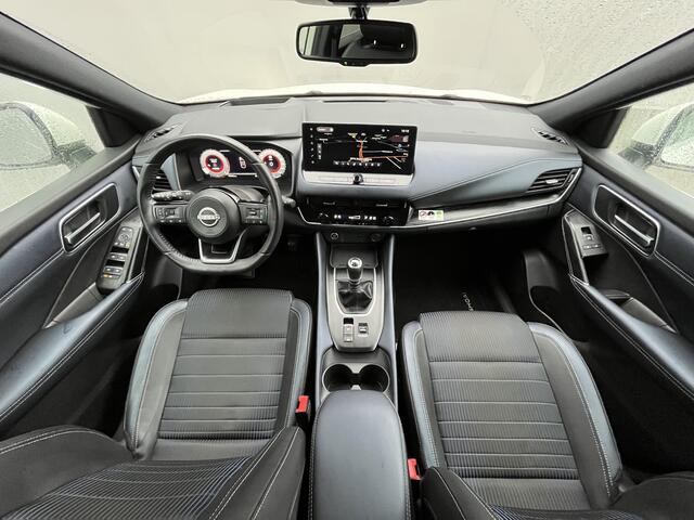 Nissan QASHQAI 1.3 MHEV Tekna / Trekhaak (Trekgewicht 1.400kg) / All Seasons / Panoramadak / HUD / Apple Carplay & Android Auto / Keyless Entry & Start / Navigatie full map / 360° Camera / Adaptieve Cruise Control / Climate Control / Elektrisch Verstelbare Bestuurdersst