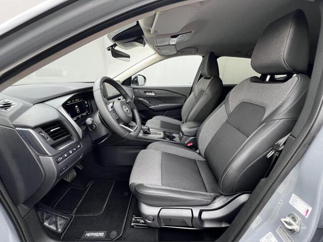 Nissan QASHQAI 1.3 MHEV Xtronic N-Connecta / Fabrieksgarantie tot 04-2028 / Nieuw Model / Facelift / Cold Pack / HUD / Trekgewicht 1800 kg / Stuur-, Stoel en Voorruit verwarming / Elektrische achterklep / Rondomzicht camera / Adaptief CC / Apple Carplay Android Auto /