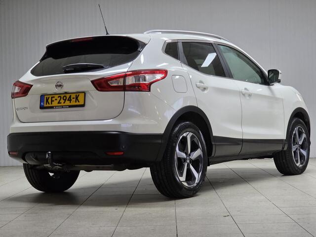 Nissan QASHQAI 1.2 N-Connecta/ Parelmoer wit!/ Trekhaak/ 360° Camera/ 18'' LMV/ Panorama-Dak/ Lane-Assist./ Keyless/ DAB+/ PDC V+A/ Chroom/ Clima/ Cruise/ Bluetooth/ Multi. LEDER. Stuur/ Mistl./ Extra getint glas.