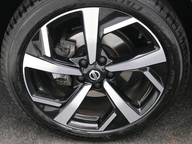 Nissan QASHQAI 1.3 DIG-T Tekna / Automaat / Trekhaak / 1500kg Trekgewicht / GROOT Glazendak / Stoelverwarming / Elektrisch Verstelbare Stoel / Dealeronderhouden / LMV / 360 Camera /