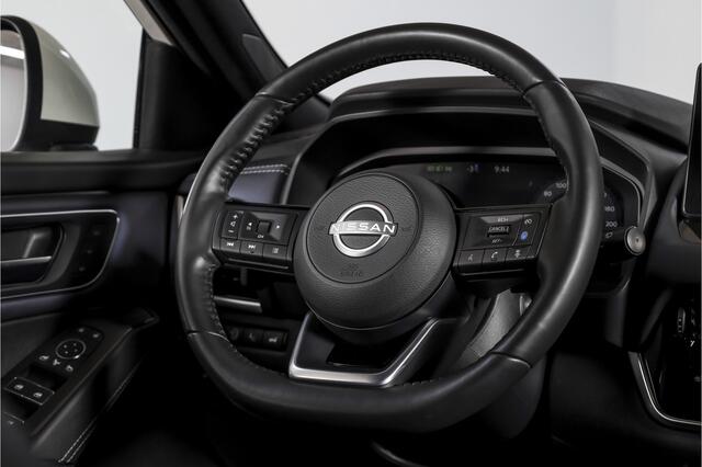 Nissan QASHQAI 1.3 MHEV Xtronic Tekna Plus - Automaat | Pano | Bose | Trekhaak | Dig. Cockpit | Adapt. Cruise | Winterpakket | Memory | 360 Camera | NAV + App. Connect | ECC | LM 20" |