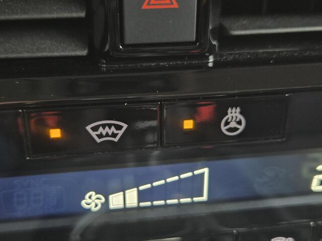 Nissan QASHQAI 1.3 MHEV Acenta Handgeschakeld / Fabrieksgarantie tot 02-2028 / Connect Pack / Cold Pack / Trekgewicht 1400 kg / Rondomzicht camera / Adaptief cruise control / Stuur-, Stoel en Voorruit verwarming / Climate control /