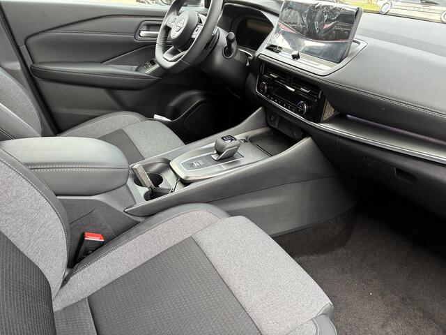 Nissan QASHQAI 1.3 MHEV Xtronic N-Connecta Nieuw uit voorraad leverbaar | Automaat | Draadloze telefoonlader | Panoramadak | Parkeersensoren voor- en achter | Climate Control | Fabrieksgarantie