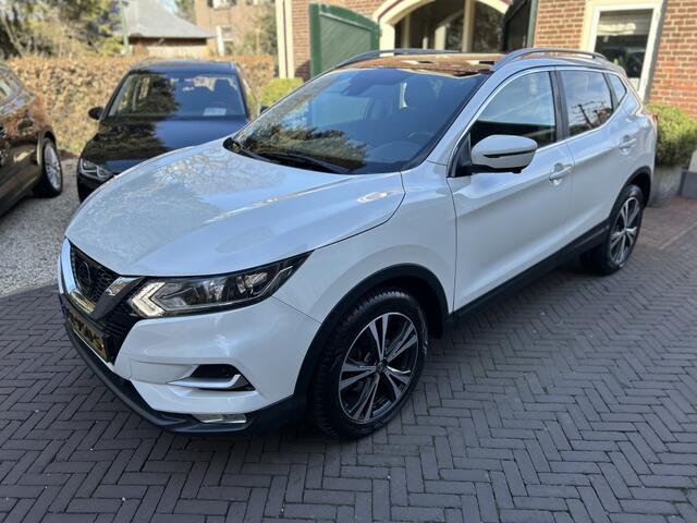 Nissan QASHQAI 1.2 N-Connecta Nw model, Panodak, Navi, Trekhaak, 18" LMV