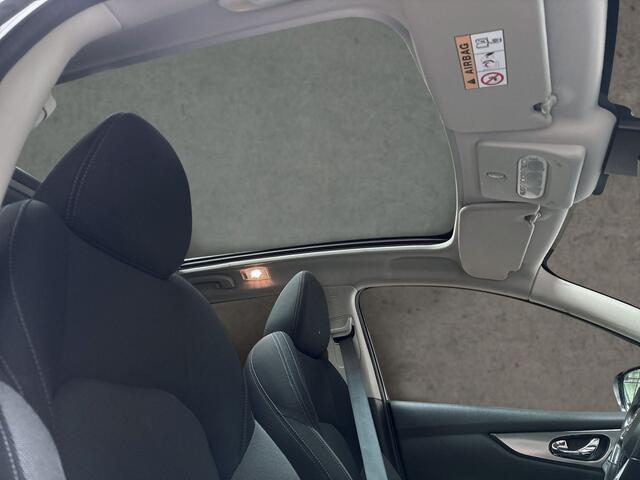 Nissan QASHQAI 1.2 N-Connecta (PANORAMADAK, NAVIGATIE, 360 CAMERA, GETINT GLAS, KEYLESS, SPORTSTOELEN, CRUISE, TREKHAAK, NIEUWE APK, NIEUWSTAAT)