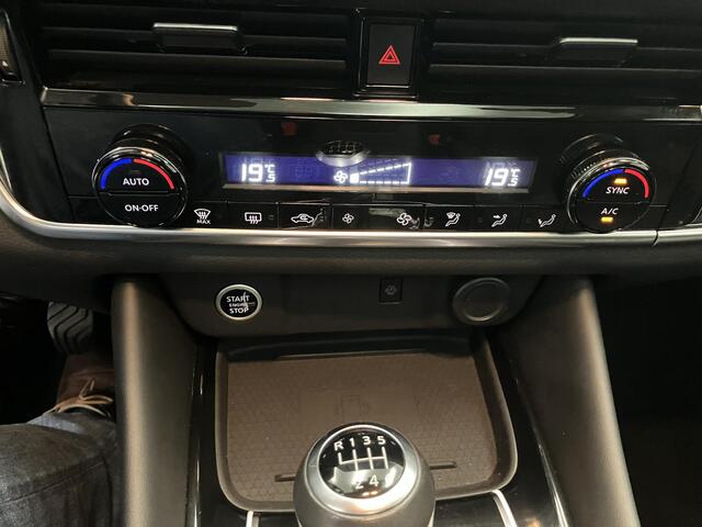 Nissan QASHQAI 1.3 MHEV Premiere Edition / Trekhaak afneembaar / Panorama dak.