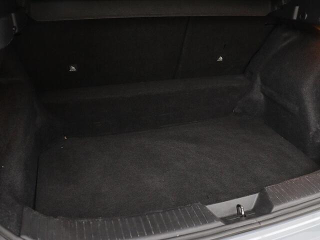 Nissan QASHQAI 1.3 MHEV Acenta | Panoramadak | Adaptive cruise | Carplay | Camera | Keyless | Dodehoek detectie | Parkeerhulp | Climate control | DAB | Getint glas