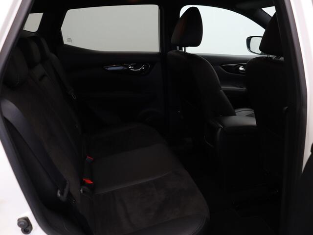 Nissan QASHQAI 1.6 Tekna | Climate control | Panoramadak | Rondomzicht camera | Trekhaak | Stoelverwarming | Half leder | Lichtmetalen velgen |
