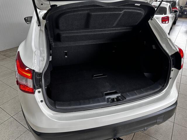 Nissan QASHQAI 1.2 Tekna/ Panorama-Dak/ 18'' LMV/ LED Koplampen/ Apple + Android/ Keyless/ Lane-Assist./ Voorruitverw./ Stoelverw./ 360° Camera/ Leder/ Mistl./ PDC V+A/ Extra getint glas.