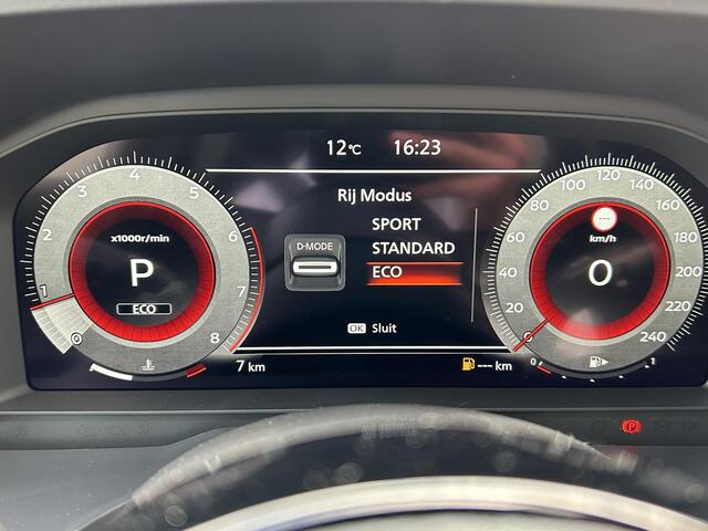 Nissan QASHQAI 1.3 MHEV Tekna / Panoramadak / Trekhaak (1400kg) / Navigatie / Elektrische achterklep / Head up Display / Cruise control adaptief