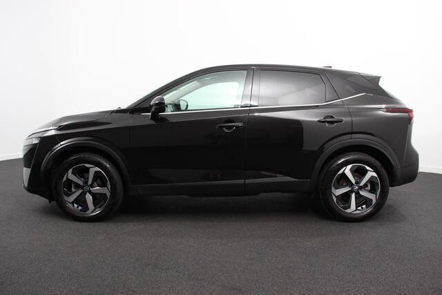 Nissan QASHQAI 1.3 DIG-T 158 pk Automaat N-Connecta Navigatie Apple Carplay/Android Auto Adaptive Cruise Control Parkeersensoren 360 camera Park Assist Lane Assist Stoel- en stuurwielverwarming Verwarmde voorruit LED koplampen Privacy Glass Trekhaak