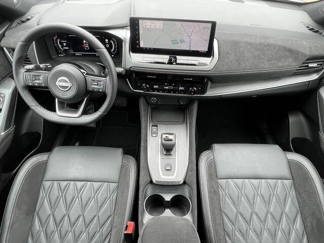 Nissan QASHQAI 1.3 MHEV Xtronic Tekna Plus / Fabrieksgarantie tot 10-2028 / Panorama dak / HUD / BOSE audio / Leder / Stuur- en stoelverwarming / 1.800 kg trekgewicht / Navigatie / Apple Carplay Android / 20" LM wielen & All Season banden /