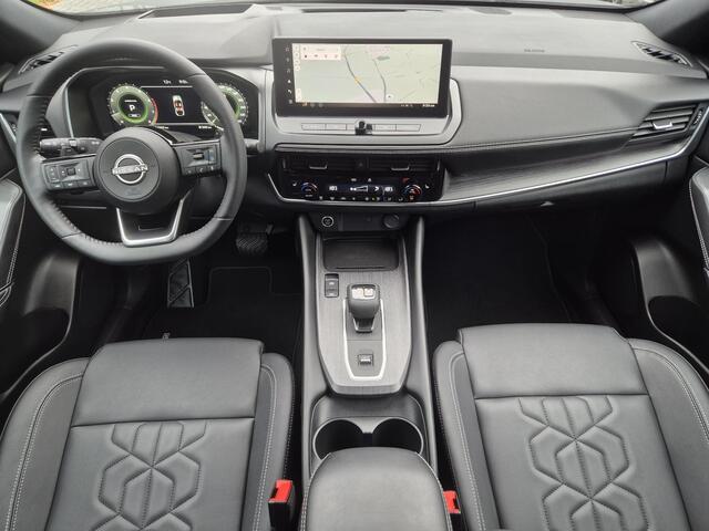 Nissan QASHQAI 1.3 MHEV Xtronic Tekna / ¤5.000,- Nissan Voorraadvoordeel / Nieuw uit Voorraad Leverbaar / Cold pack / HUD / Elektrische achterklep / Stuur-,Stoel en Voorruitverwarming /