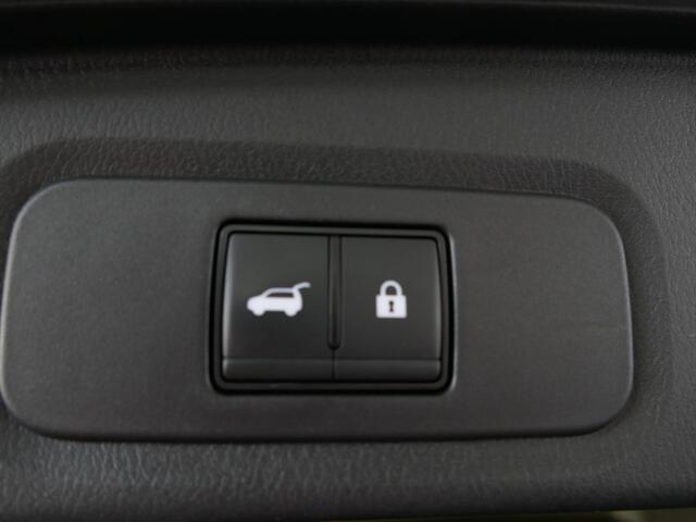 Nissan QASHQAI 1.3 MHEV Xtronic Tekna - Panoramadak - Allseasons - Dakrails - Trekhaak!