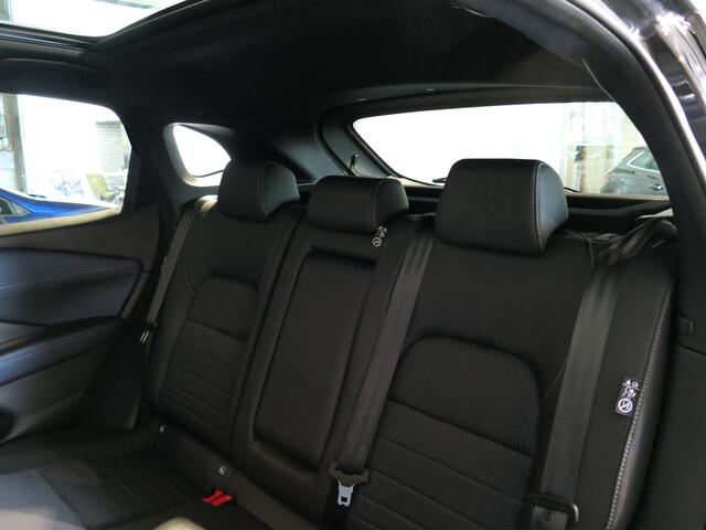 Nissan QASHQAI 1.3 MHEV Xtronic Tekna - Panoramadak - Allseasons - Dakrails - Trekhaak!