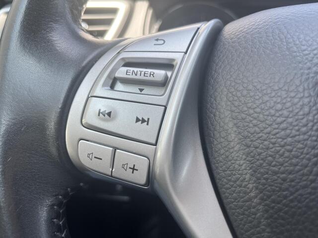 Nissan QASHQAI 1.2 Tekna / Trekhaak (1.200KG) / Airco / Panoramadak / Bluetooth / Full-Map Navigatie / Stoelverwarming /