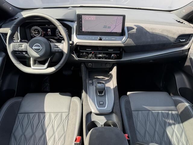 Nissan QASHQAI 1.3 MHEV Xtronic Tekna Plus / Fabrieksgarantie tot 9-2028 / Panorama dak / HUD / BOSE audio / Leder / Stuur- en stoelverwarming / 1.800 kg trekgewicht / Navigatie / Apple Carplay Android / 20" LM wielen & All Season banden /