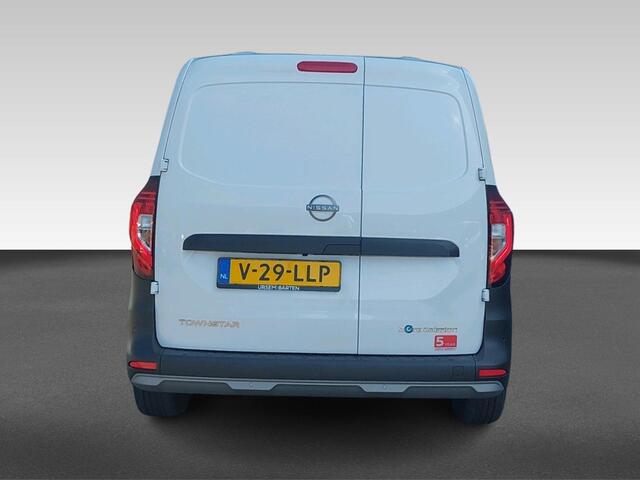 Nissan Townstar Tekna L1 45 kWh Laad ruimte voorzien van vloer plaat en wandbekleding