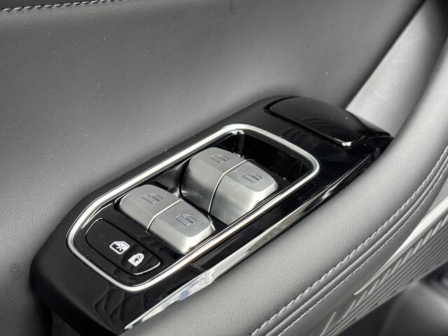 Omoda 9 SHS Premium Black Pack Plug-In Hybride Automaat met 1100 km Range, Black Pack, 21 inch Lichtmetalen velgen, Lederen bekleding, Elektrsiche stoelverstelling voor en achter Nu te bestellen en proef te rijden!