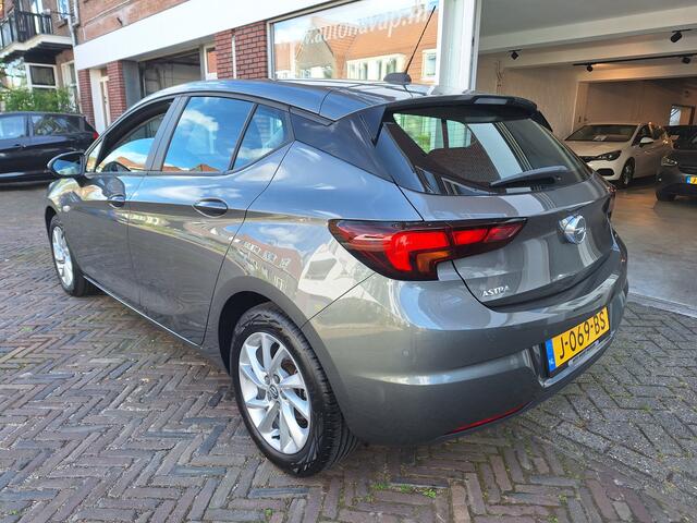 Opel ASTRA 1.2 Edition slechts 5.509 km./NL-auto/1e Eig/garantie