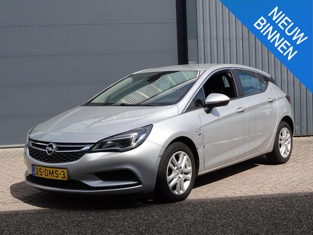 Opel ASTRA 1.6 CDTI AIRCO| NAVIGATIE| CRUISECONTROL| LED DAGRIJVERLICHTGING| PARKEER SENSOREN| LICHTE SCHADE!! GEEN NL KENETEKEN EX BPM