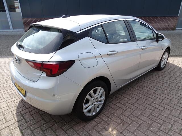 Opel ASTRA 1.6 CDTI AIRCO| NAVIGATIE| CRUISECONTROL| LED DAGRIJVERLICHTGING| PARKEER SENSOREN| LICHTE SCHADE!! GEEN NL KENETEKEN EX BPM