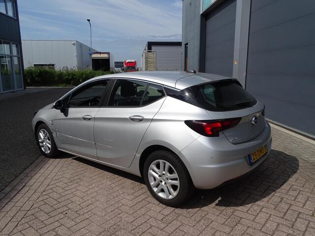 Opel ASTRA 1.6 CDTI AIRCO| NAVIGATIE| CRUISECONTROL| LED DAGRIJVERLICHTGING| PARKEER SENSOREN| LICHTE SCHADE!! GEEN NL KENETEKEN EX BPM