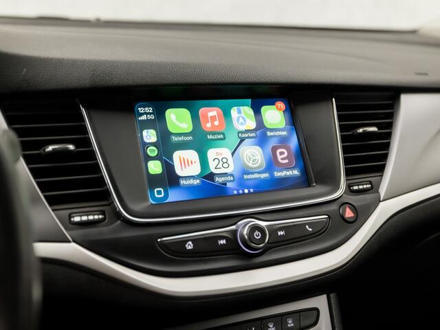 Opel ASTRA Sports Tourer 1.2 Sport (APPLE CARPLAY, NAVIGATIE, CRUISE, CAMERA, SPORTSTOELEN, PARKEERSENSOREN, TREKHAAK, LM VELGEN, LED KOPLAMPEN, NIEUWSTAAT)