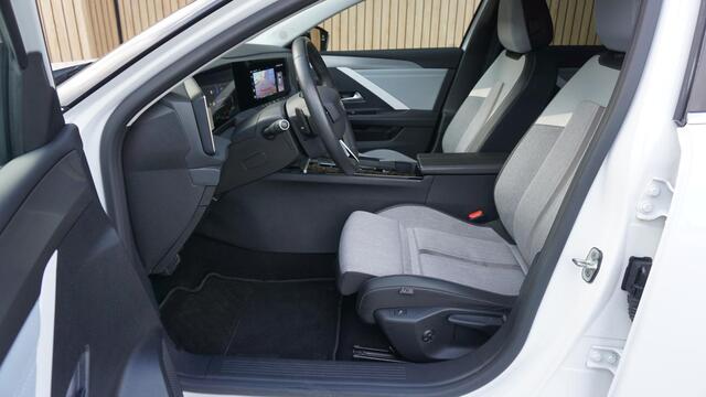 Opel ASTRA 1.6 180pk Hybrid Elegance Virtual Cockpit 17inch LM LED Keyless Afn.Trekhaak A-Camera Stoel/Stuurverwarming 26876km!