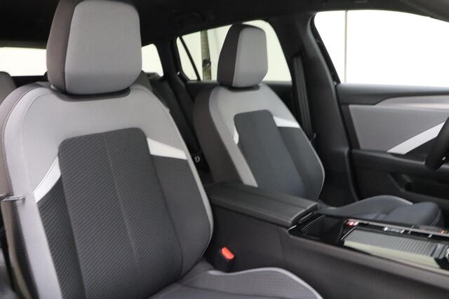 Opel ASTRA Sports Tourer 1.2 Turbo Hybrid Business Edition | Navigatie | AUTOMAAT | 17'' lichtmetalen velgen | Stoel/stuurverwarming | Camera | AGR-stoel | Keyless start