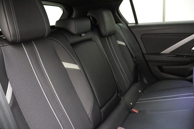 Opel ASTRA Electric 54 kWh GS | Navigatie | Stoel & Stuurverwarming | Camera | Extra getinte ramen | Lichtmetalen velgen | Keyless | Climate control